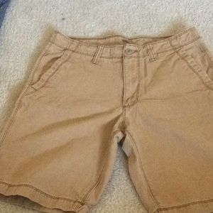 Men’s brown khaki shorts